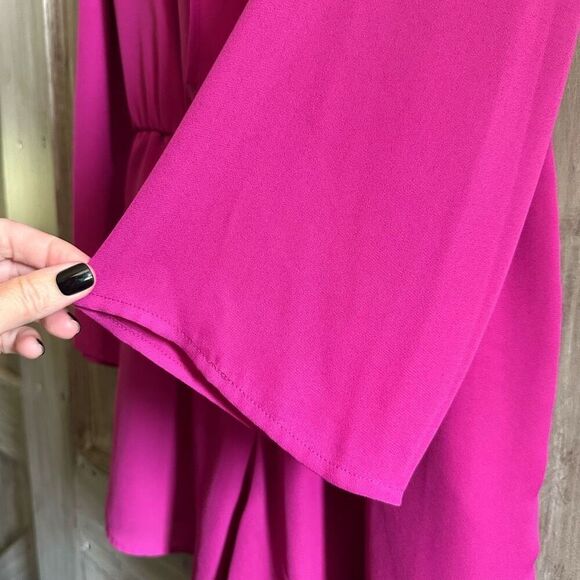 Decree Flowy Romper Magenta Fushia - Picture 4 of 8